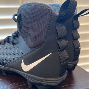 nike men's force savage varsity 2 mid football cleats
